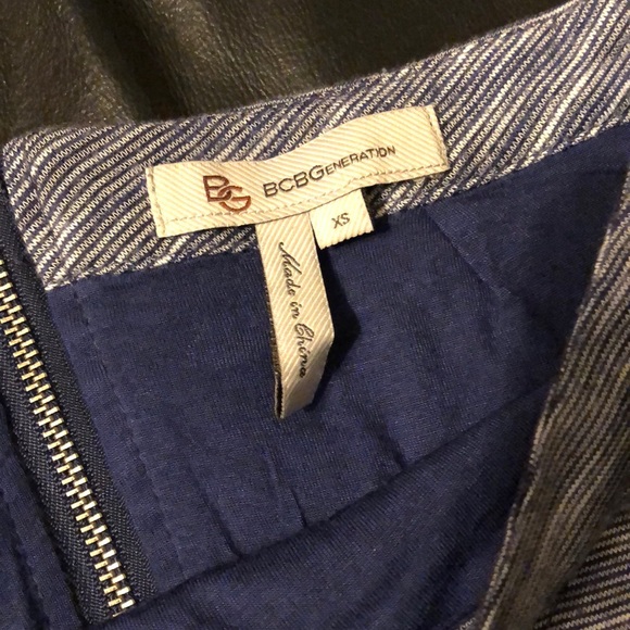 Mini skirt with side and back detailing - Picture 3 of 4